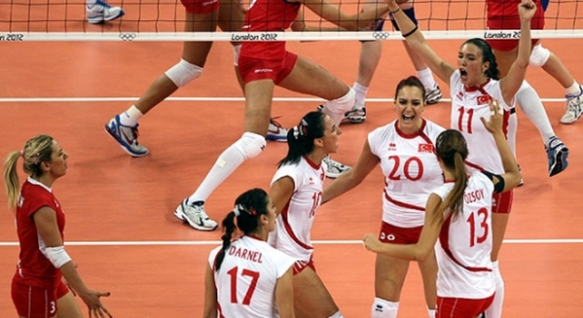 A Milli Kadın Voleybol Takımı, Sırbistan\'ı 3-0 Yendi