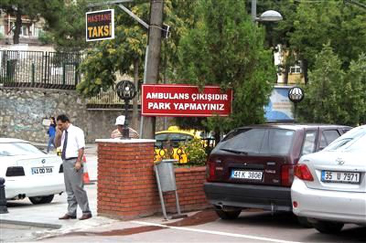 Acil Servis Önünde Tehlikeli Parklanma
