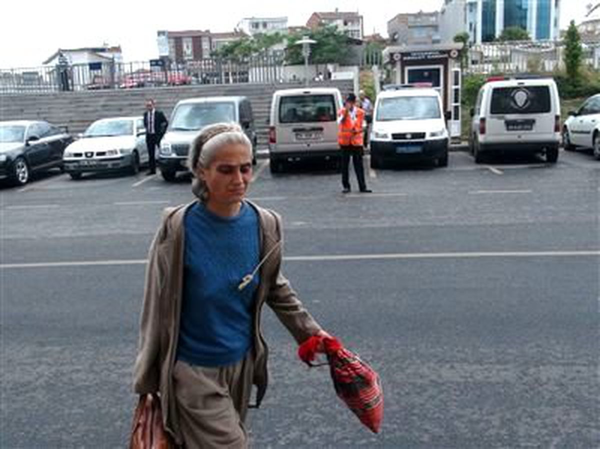 Annesinin Cesedini Saklayan Nazan Öncel Adli Tıp Kurumu\'na Sevk Edildi