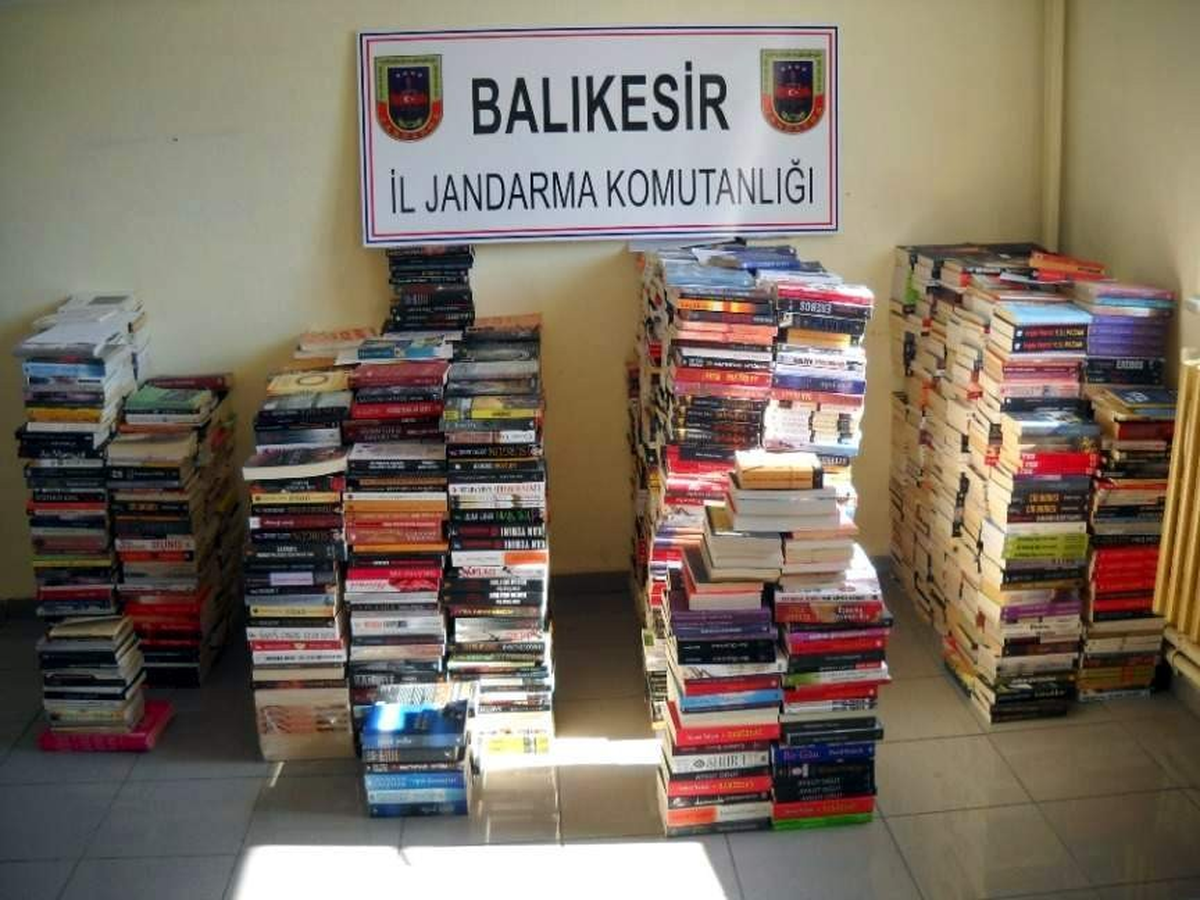 Ayvalık\'ta Korsan Kitap Operasyonu