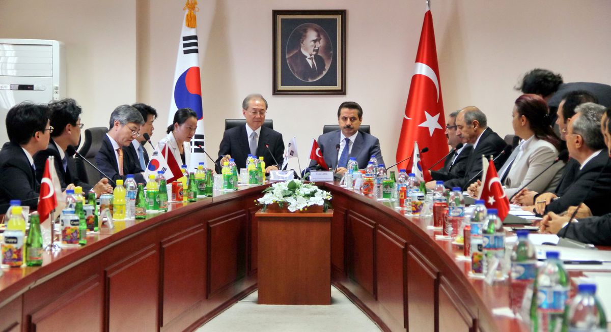 Bakan Çelik, \'Gül\'ü Üzen İsimler Arasında\' Olduğu İddiasına Tepkili