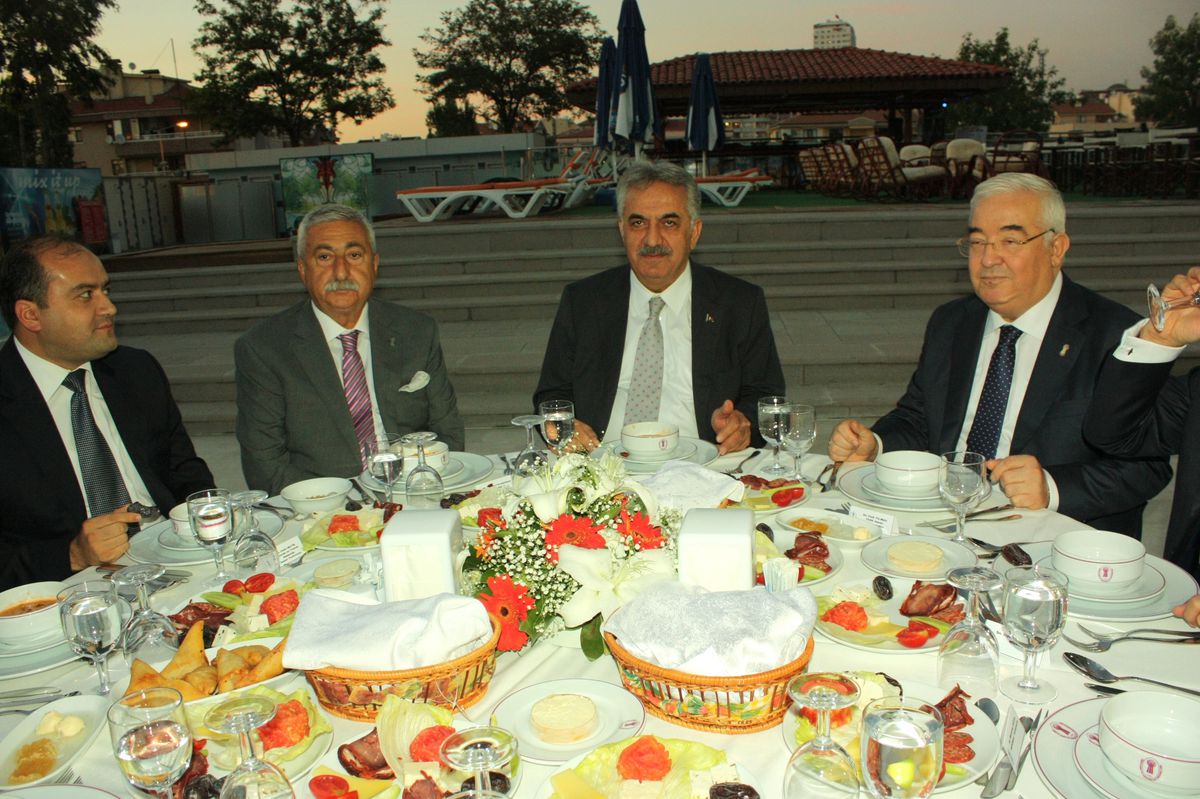 Bakan Yazıcı TESK\'in İftar Yemeğine Katıldı