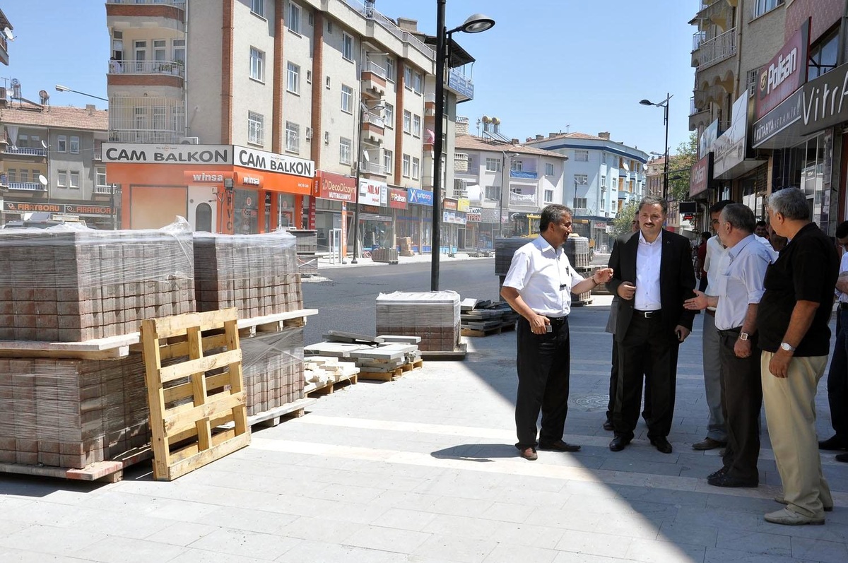 Belediye Başkanı Ahmet Çakır, Niyazi Mısri Caddesi\'nde İnceleme Yaptı