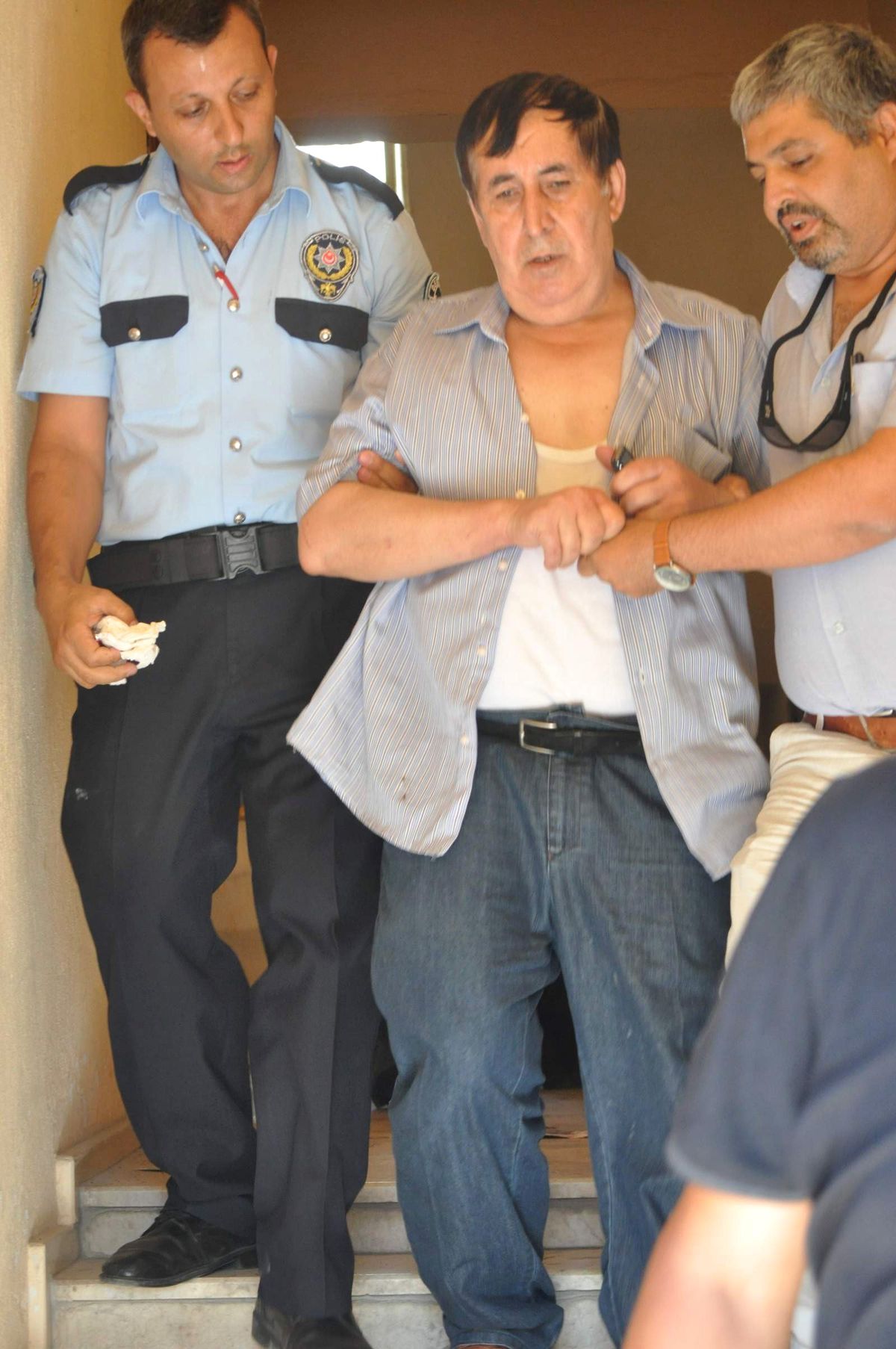 Benzinle Kendini Yakmak İstedi