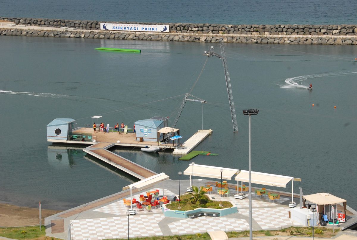 Deniz Üzerindeki İlk Kablolu Kayak Merkezi