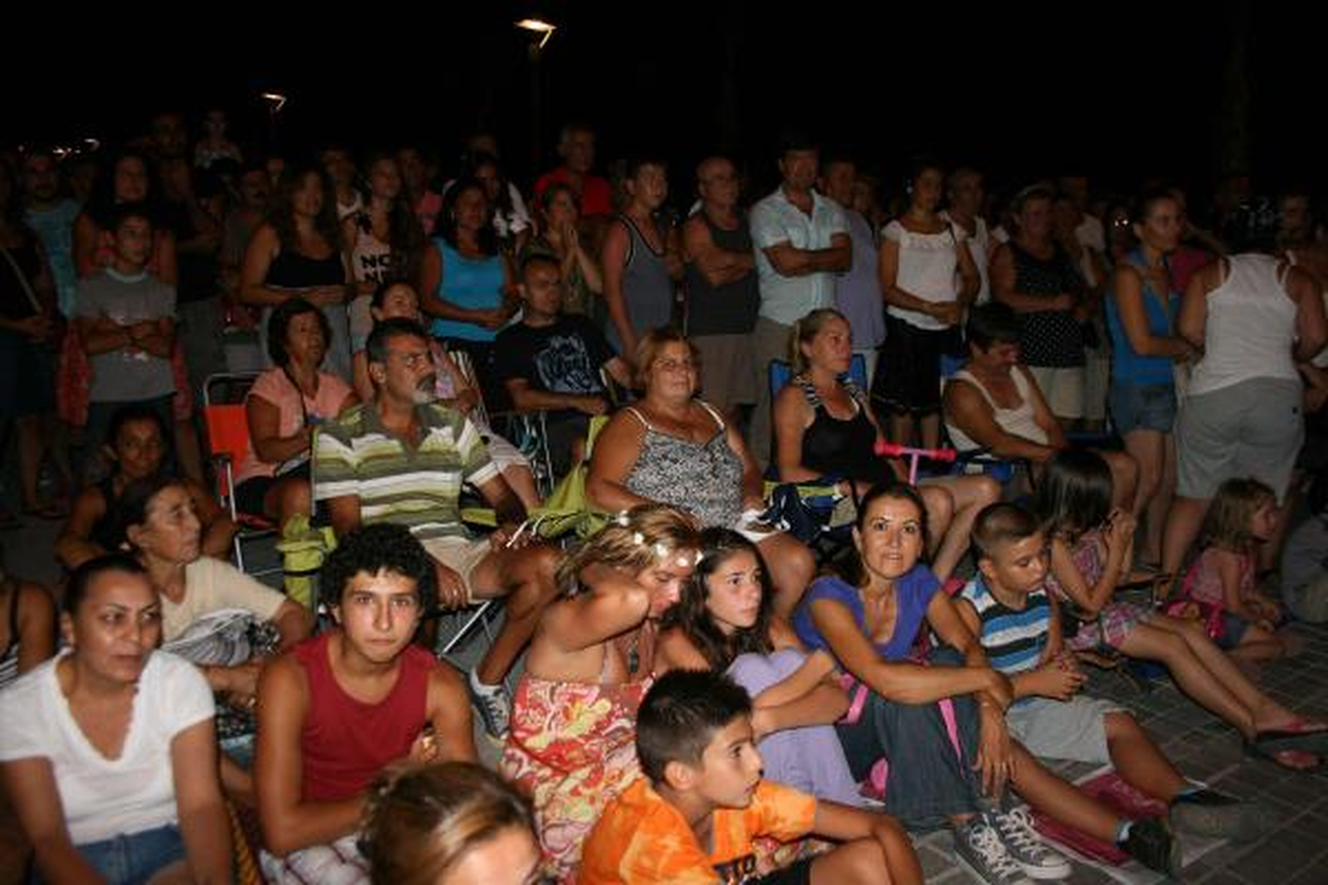 Didim\'de Özgür Kıyat Konser Verdi