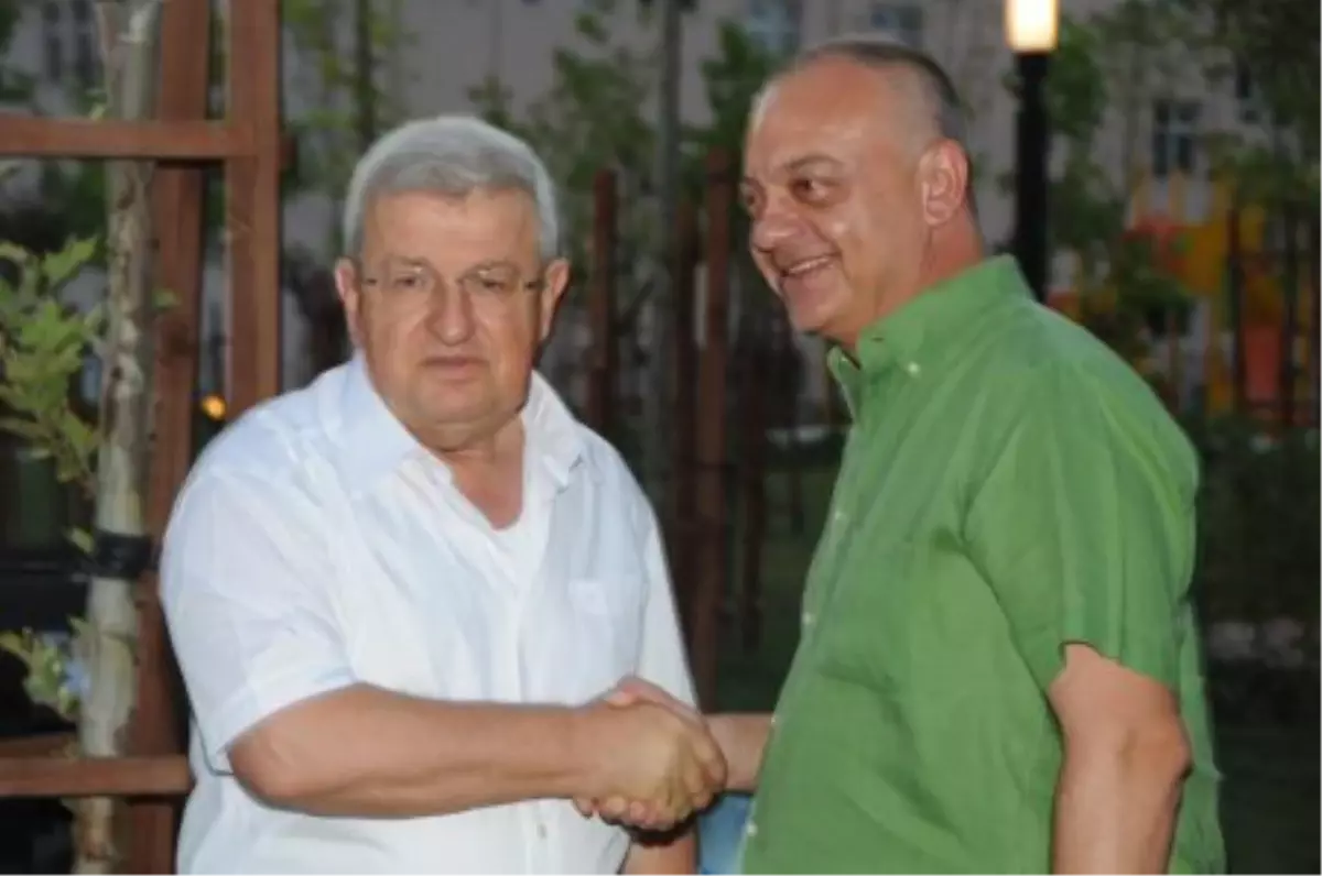 Duayen Siyasetçiler Bu İftarda Buluştu