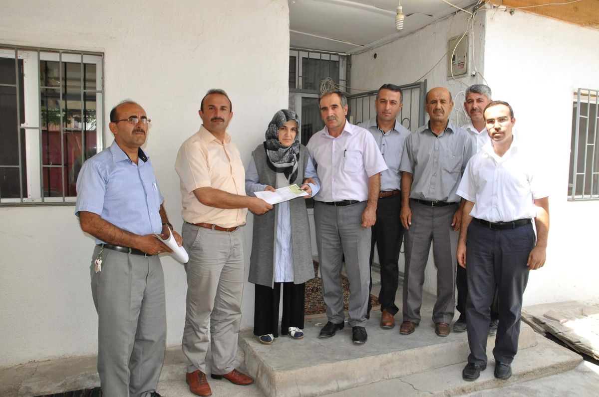 Eğitim Bir Sen\'den Vefat Eden Üyesine Yardım