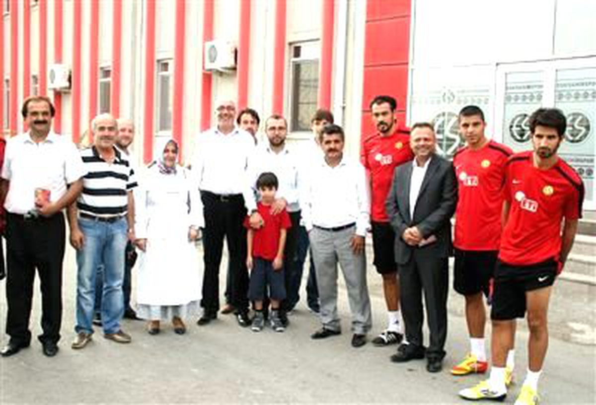 Eskişehirsporlu Futbolculara Baklavalı Moral