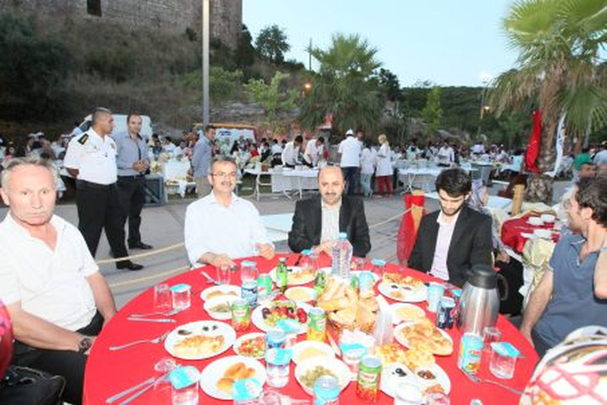 Gebze Ailesi Birlikte Oruç Açtı
