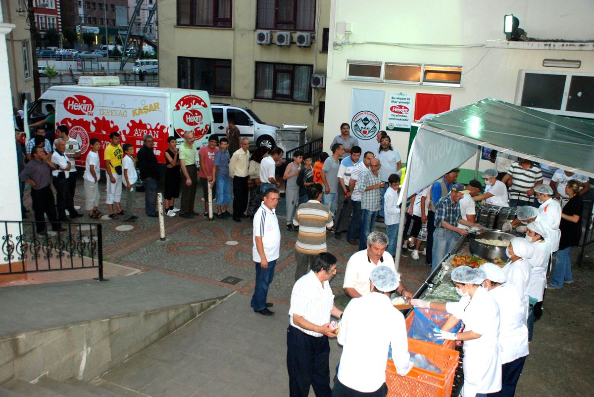 Giresun\'daki İftar Yemeklerinin Ayranı Hekim Süt\'ten