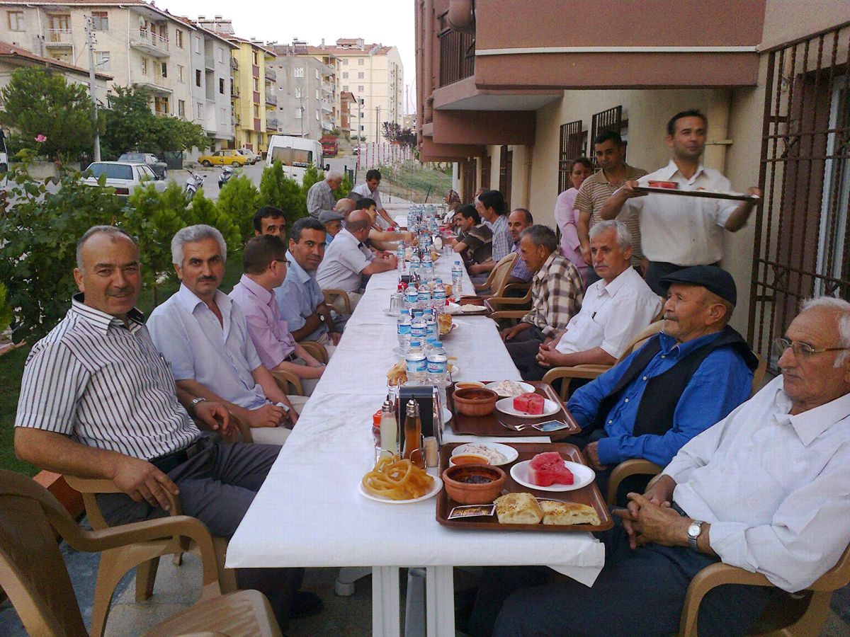 Gördes İlçe Müftülüğü Huzurevinde İftar Yemeği Verdi