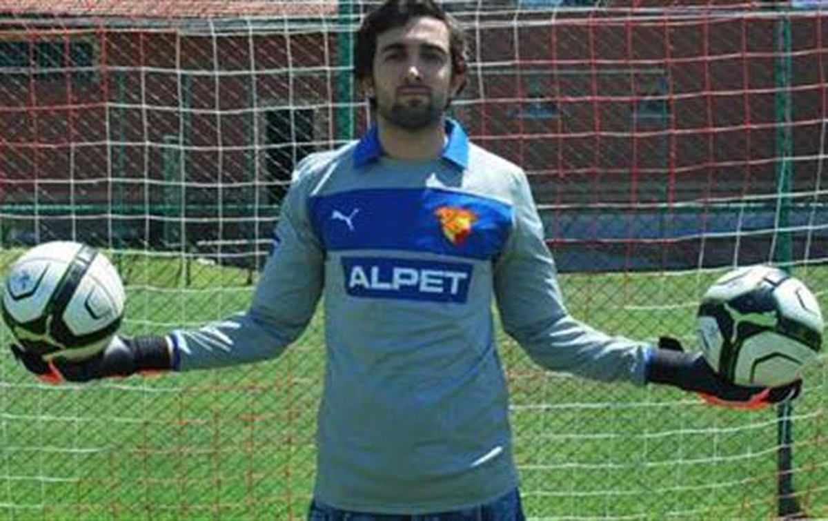 Göztepe\'de 14\'üncü İmza