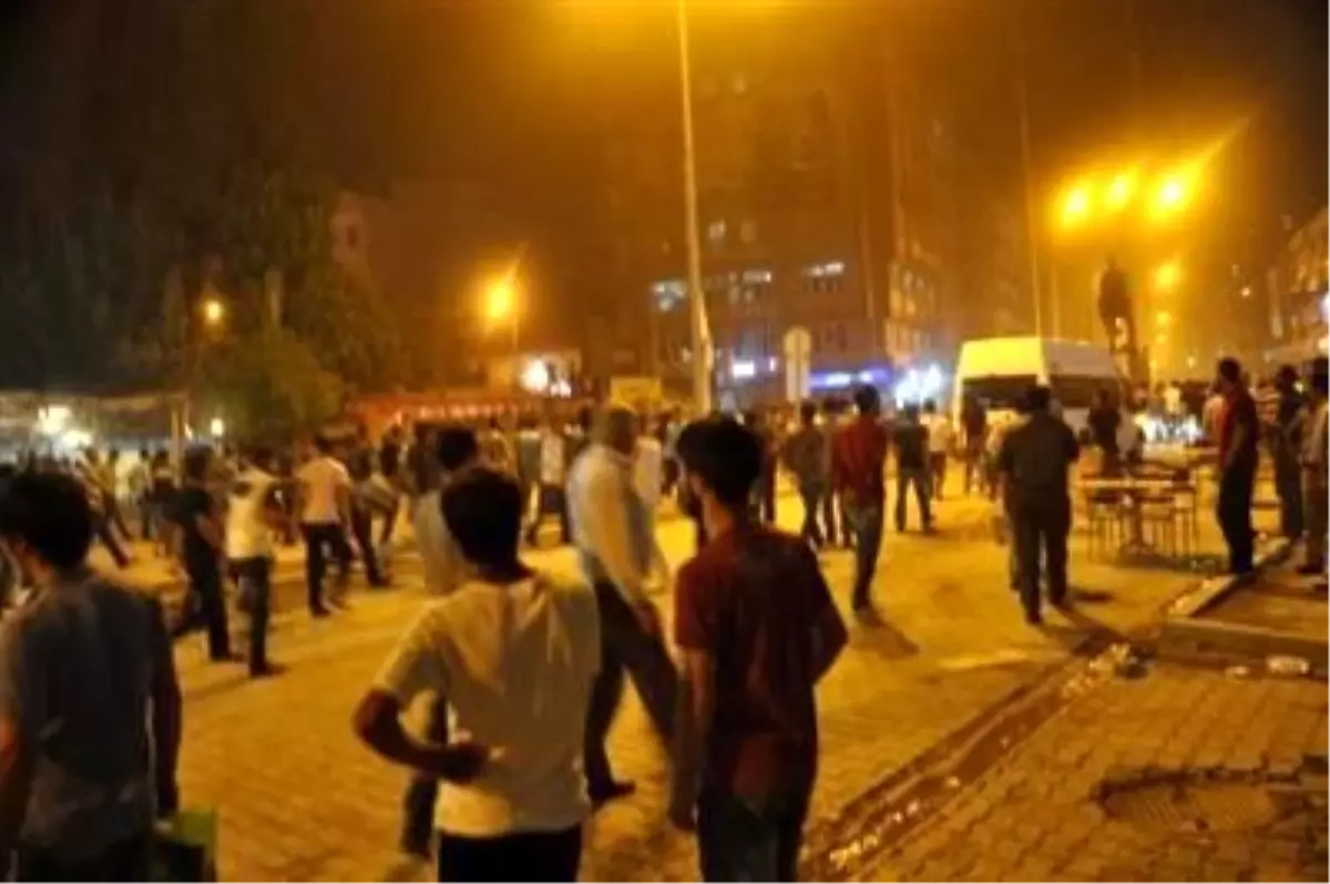 Hakkari\'de Gözaltı Gerginliği