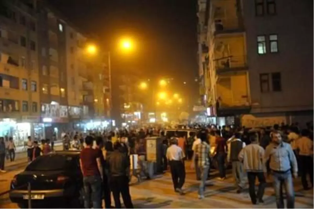 Hakkari\'de Protestolu Gece