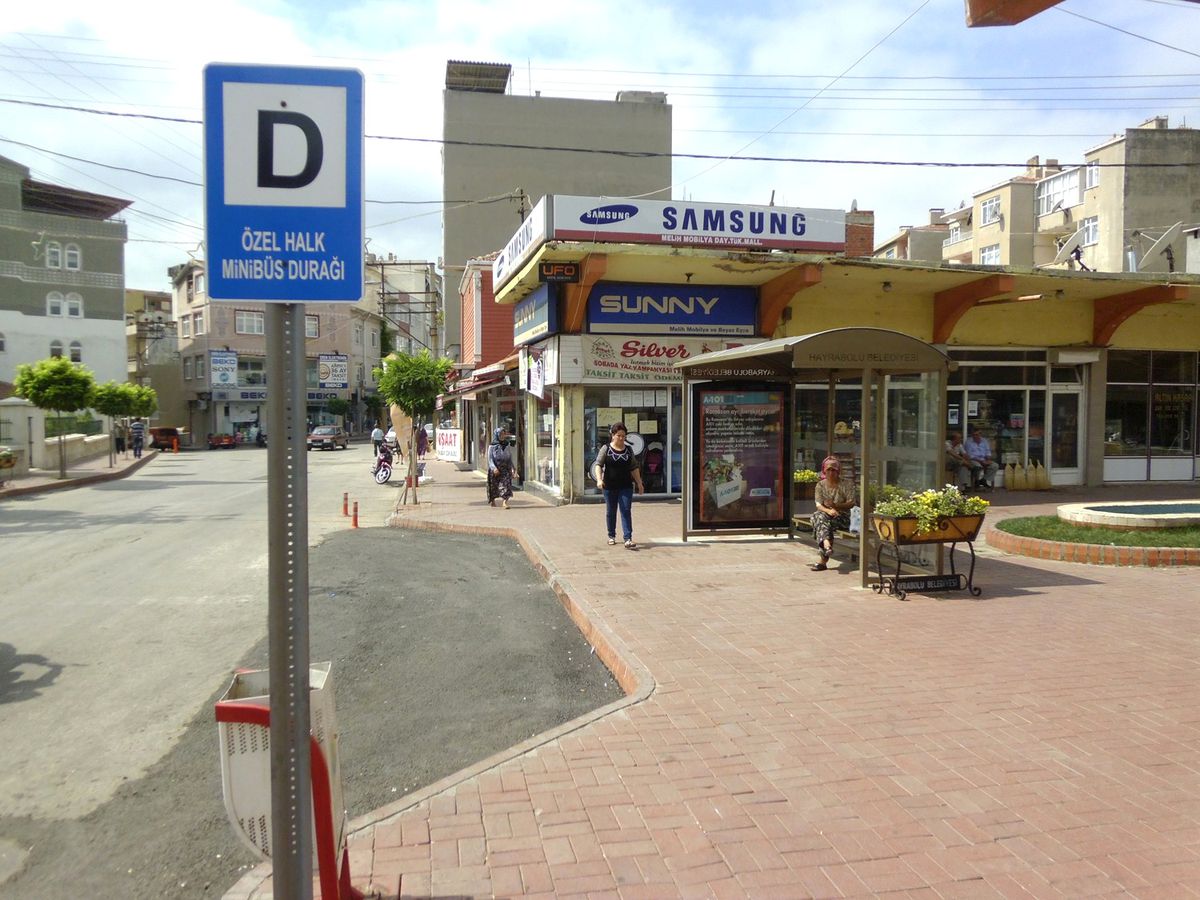 Hayrabolu Belediyesin\'den Yeni Bekleme Durakları