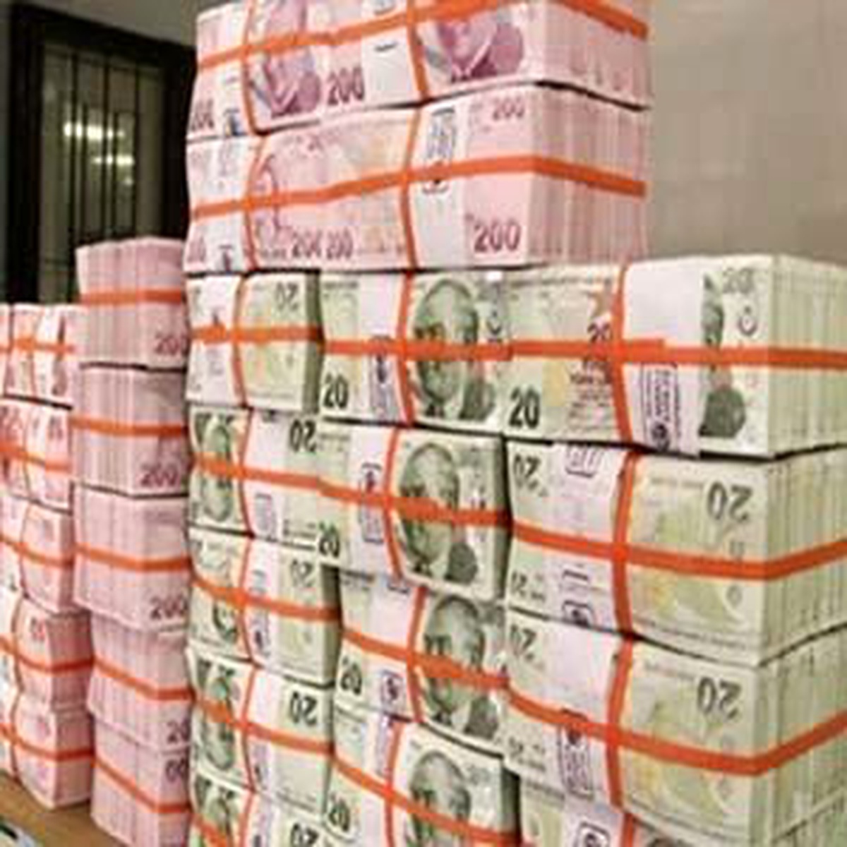 Hazine, Bu Yılın Ağustos, Eylül ve Ekim Aylarında Toplam 29 Milyar 226 Milyon Lira İç Borç...
