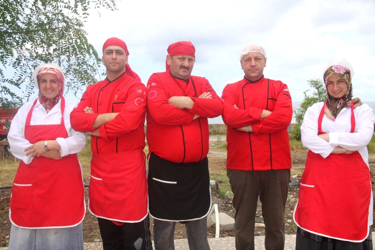Her Akşam Binlerce Kişiyi Doyuruyorlar