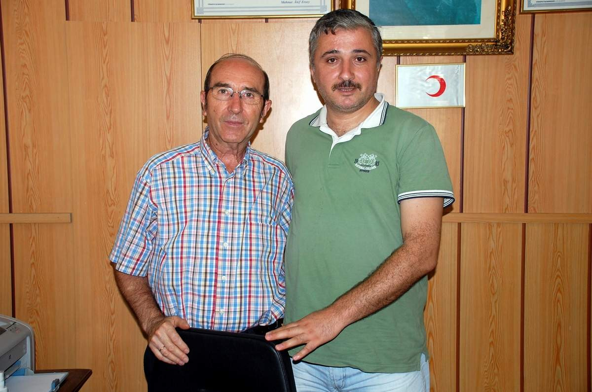 İstanbul Yörük ve Türkmenler Derneği Başkanı Şahin\'den Kızılay Bozüyük Şubesi\'ne Ziyaret
