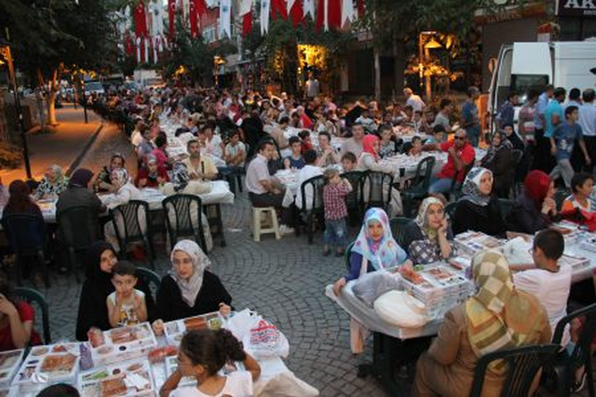 Kağıthaneliler Birlikte İftar Yaptılar