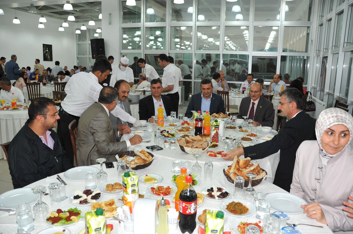 Kastamonu Üniversitesi, İftar Yemeği Verdi