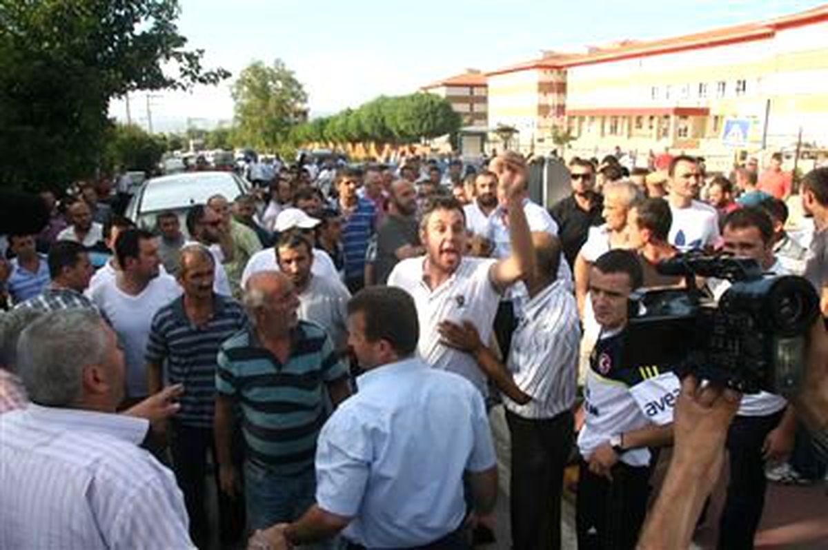 Kocaeli\'nde Cips Fabrikası İle Kamyoncular Arasındaki Gerginlik Sürüyor