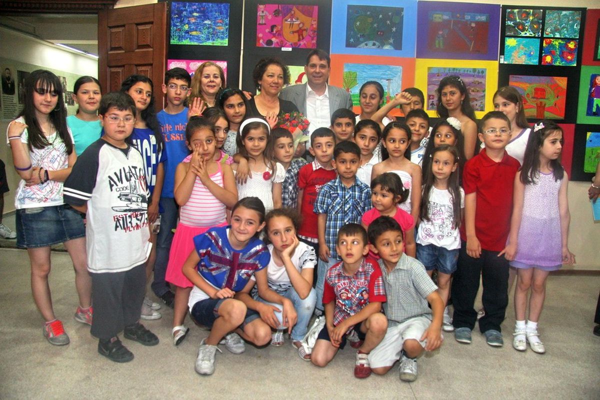 Konak Halk Üniversitesi Kursiyerlerinin Resimleri Sanatseverlerle Buluştu