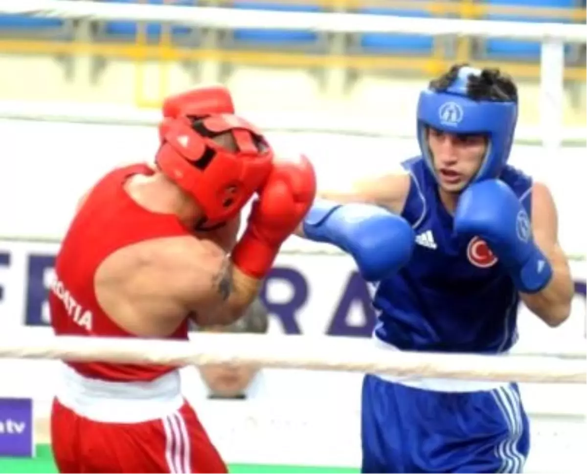 Londrada Yüzümüzü Boksörler Güldürüyor