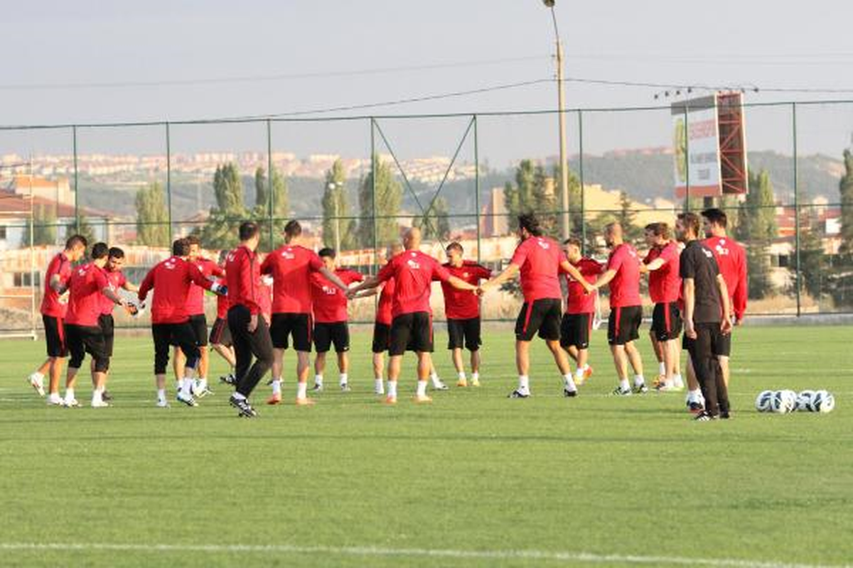 Marsilya\'yı Konuk Edecek Eskişehirspor\'da Nefesler Tutuldu