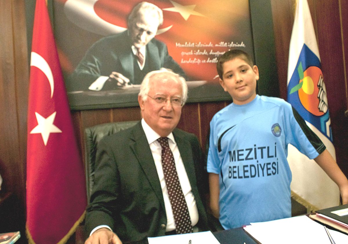 Mezitli Belediyesi\'nden Satranç Şampiyonuna Destek