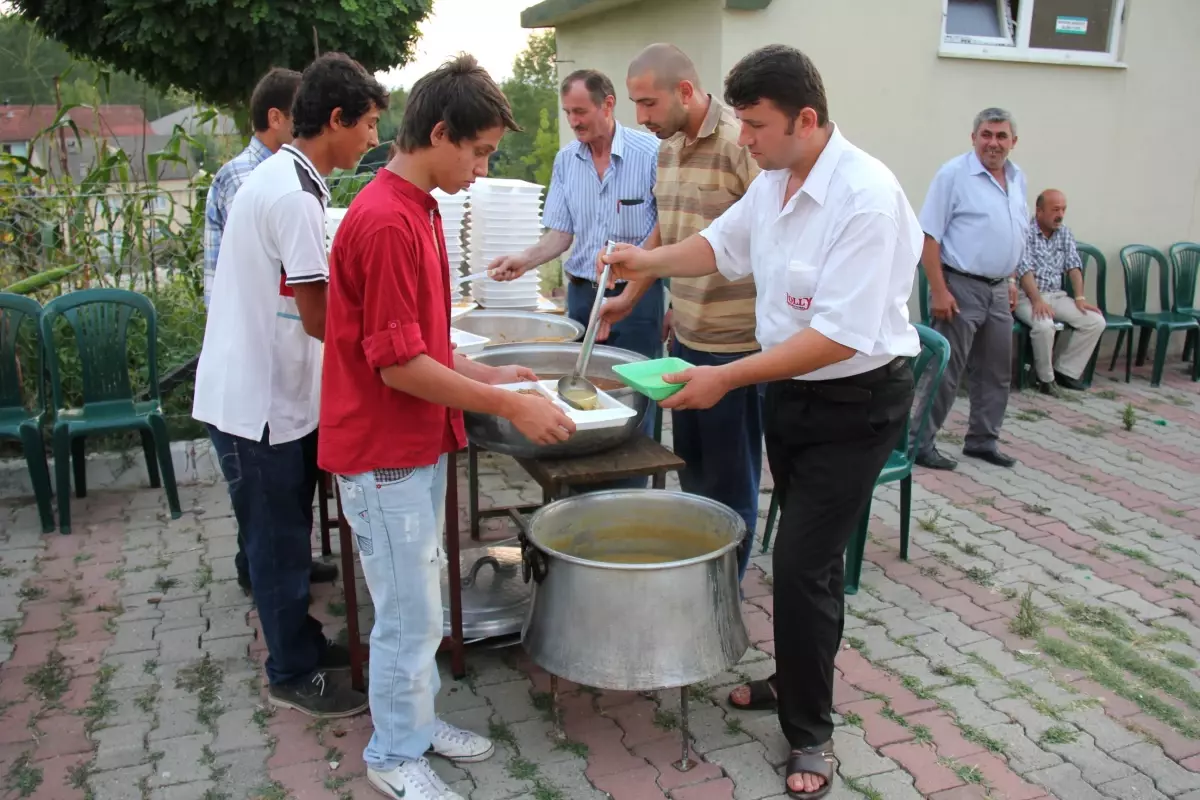 Nebioğlu Belediyesi Bin Kişiye İftar Verdi