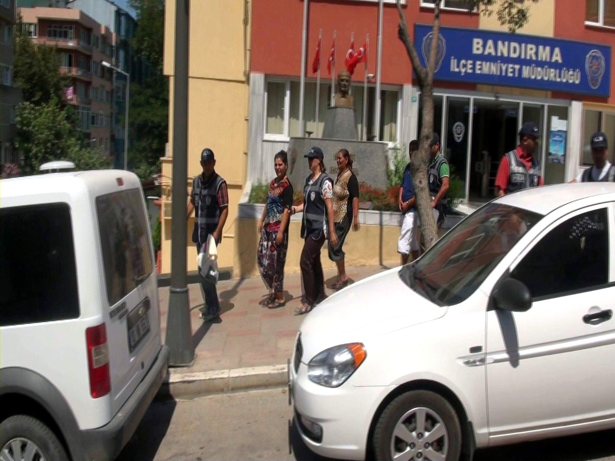 Polisten Uyuşturucu Tacirlerine "Bonzai" Baskını