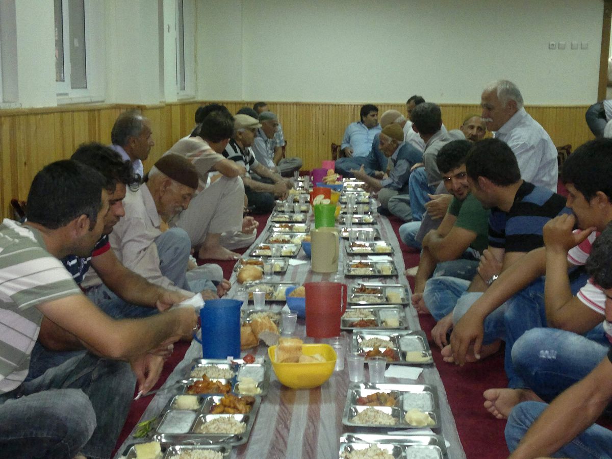 Samsat\'ta Yoksullar İçin İftar Çadırı Kuruldu