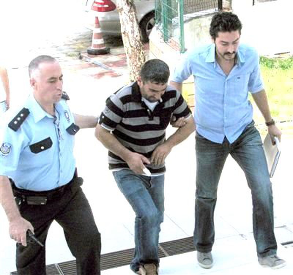 Tartıştığı Eşini Bıçaklayarak Öldürdü