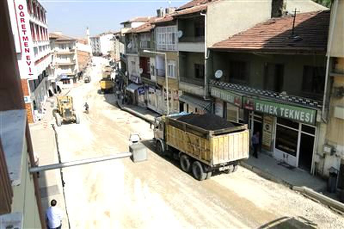 Sungurlu\'da Asfalt Çalışmaları Sürüyor