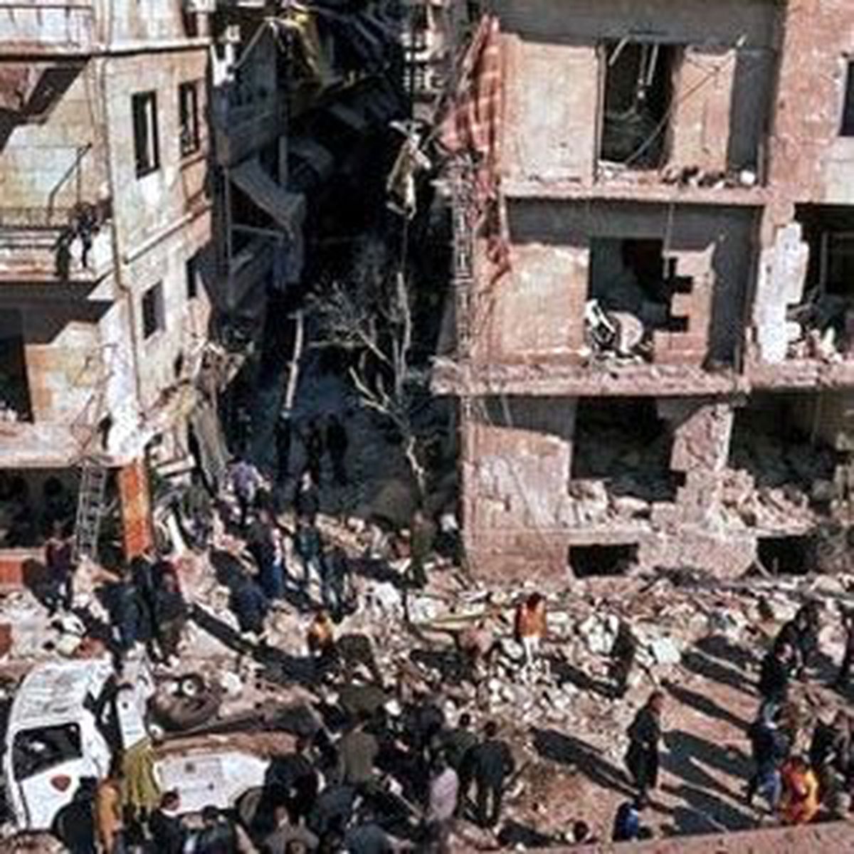 Suriye\'de Yönetime Bağlı Birliklerin, Muhaliflerin Yoğun Olduğu Yerlerde Ağır Silahlarla...