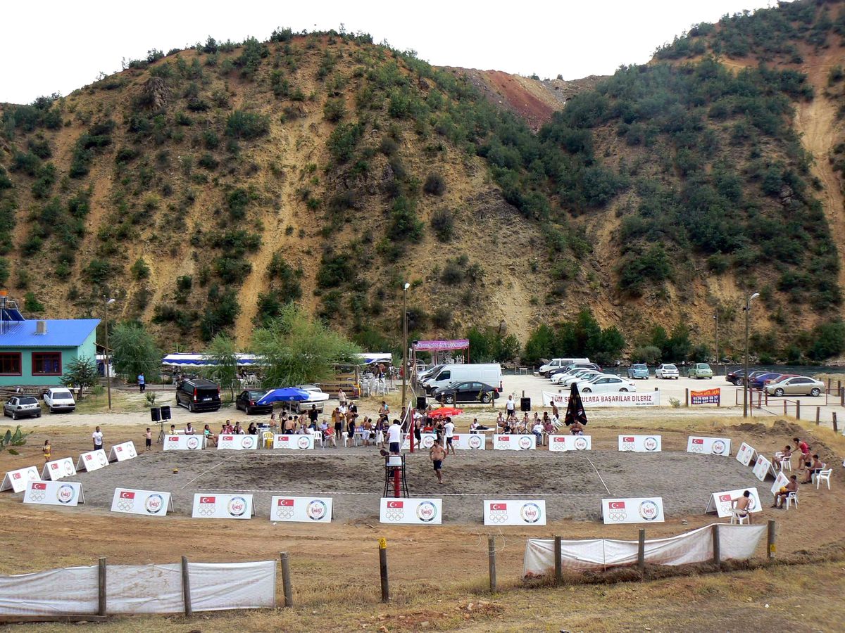 Tunceli\'de Düzenlenen Altın Ödüllü Plaj Voleybolu Turnuvası Sona Erdi.