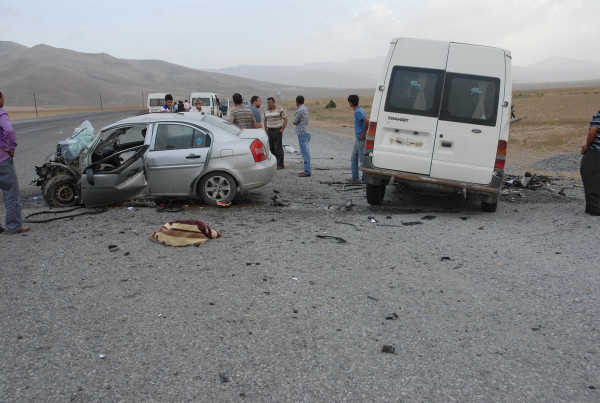 Van\'da Trafik Kazası: 1 Ölü, 4 Yaralı