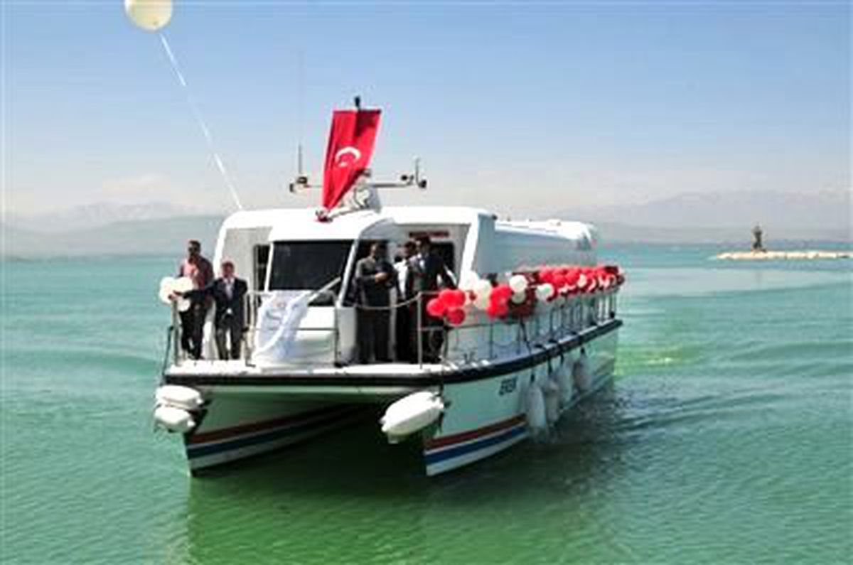 Van Gölü\'nde Deniz Otobüsü Seferleri