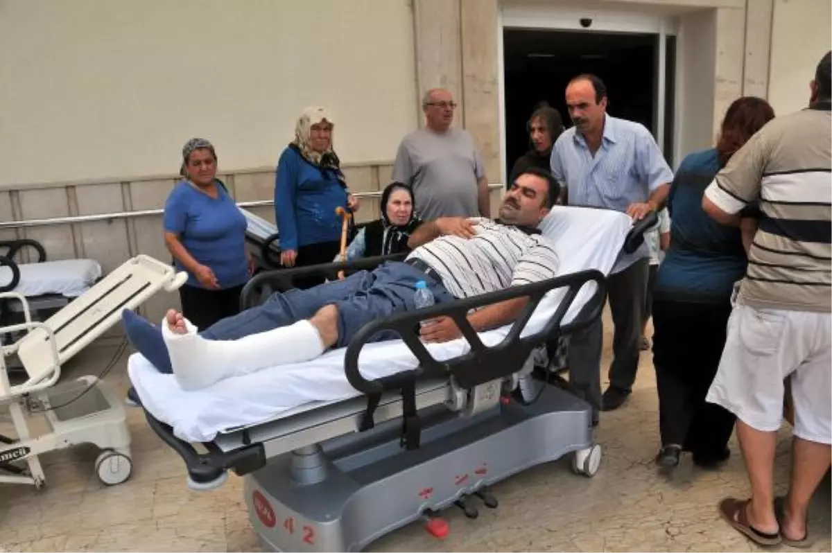 Yolda Yürürken Rögar Kapağına Bastı, Çukura Düşüp Hastanelik Oldu