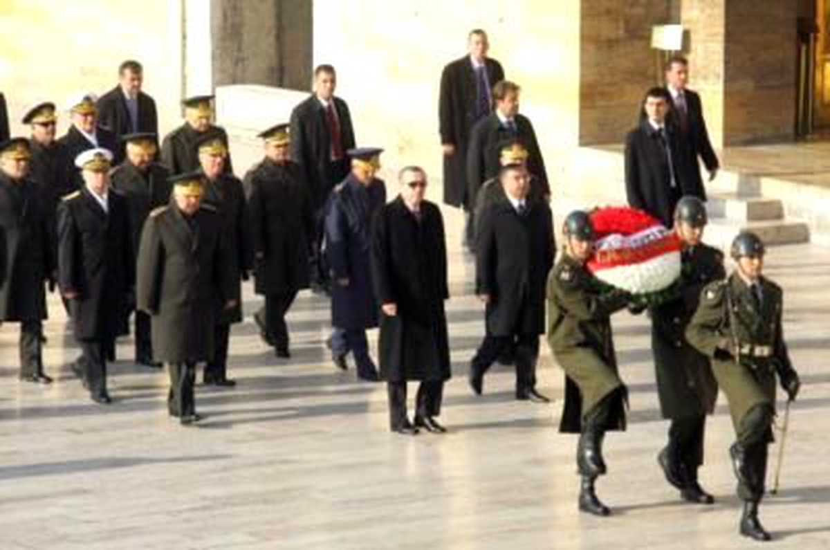 YAŞ Üyeleri Anıtkabir\'de