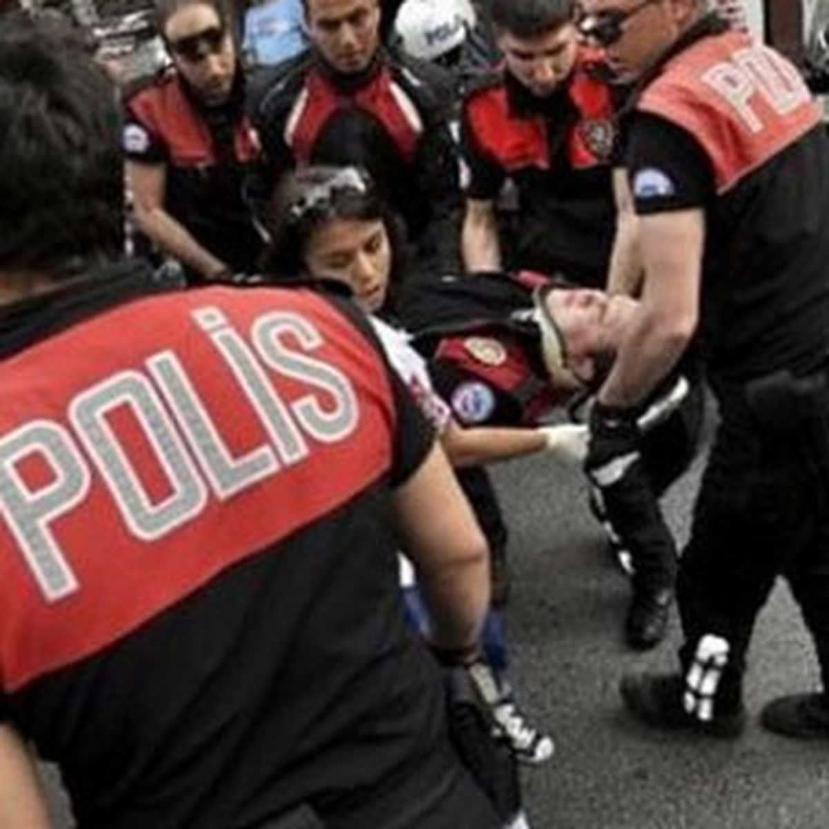 Yunuslar Motosikletle Dereye Uçtu