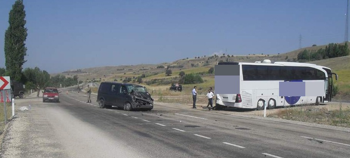 Akıncılarda Trafik Kazası: 1 Ölü, 9 Yaralı