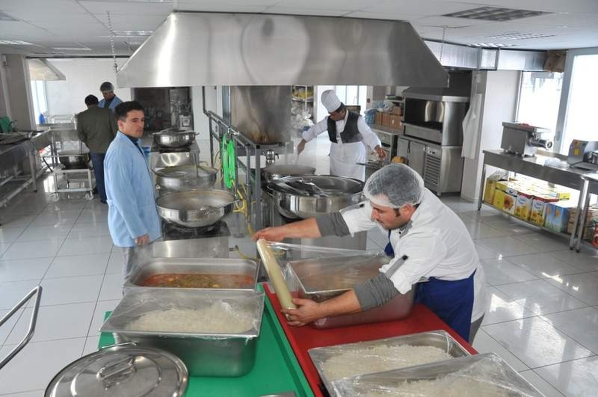 Aşevinde Haftanın 7 Günü Sıcak Yemek