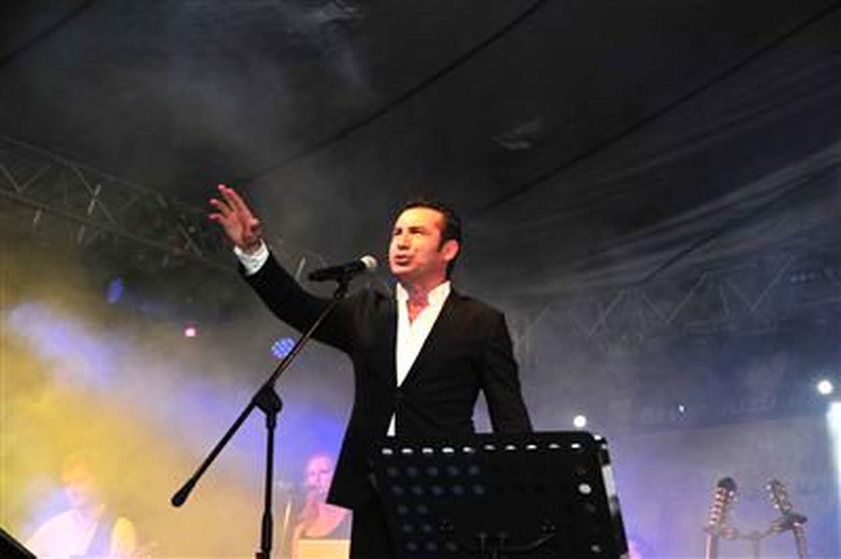 Ayçiçeği Festivalinde Mustafa Ceceli ve Ferhat Göçer Konser Verecek