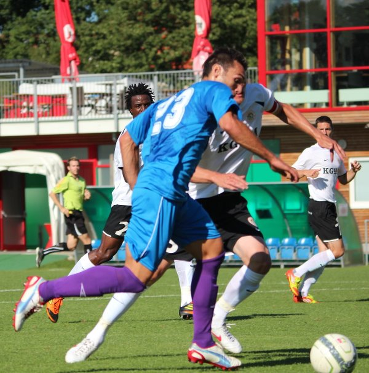 Barral\'dan Göz Kamaştıran Performans