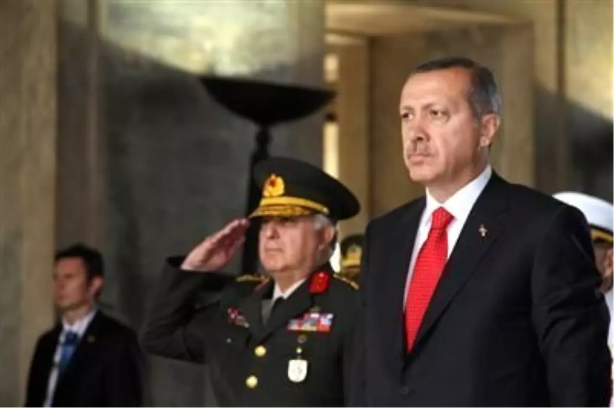 Başbakan Erdoğan, Genelkurmay Başkanı Özel'in Verdiği Yemeğe Katıldı