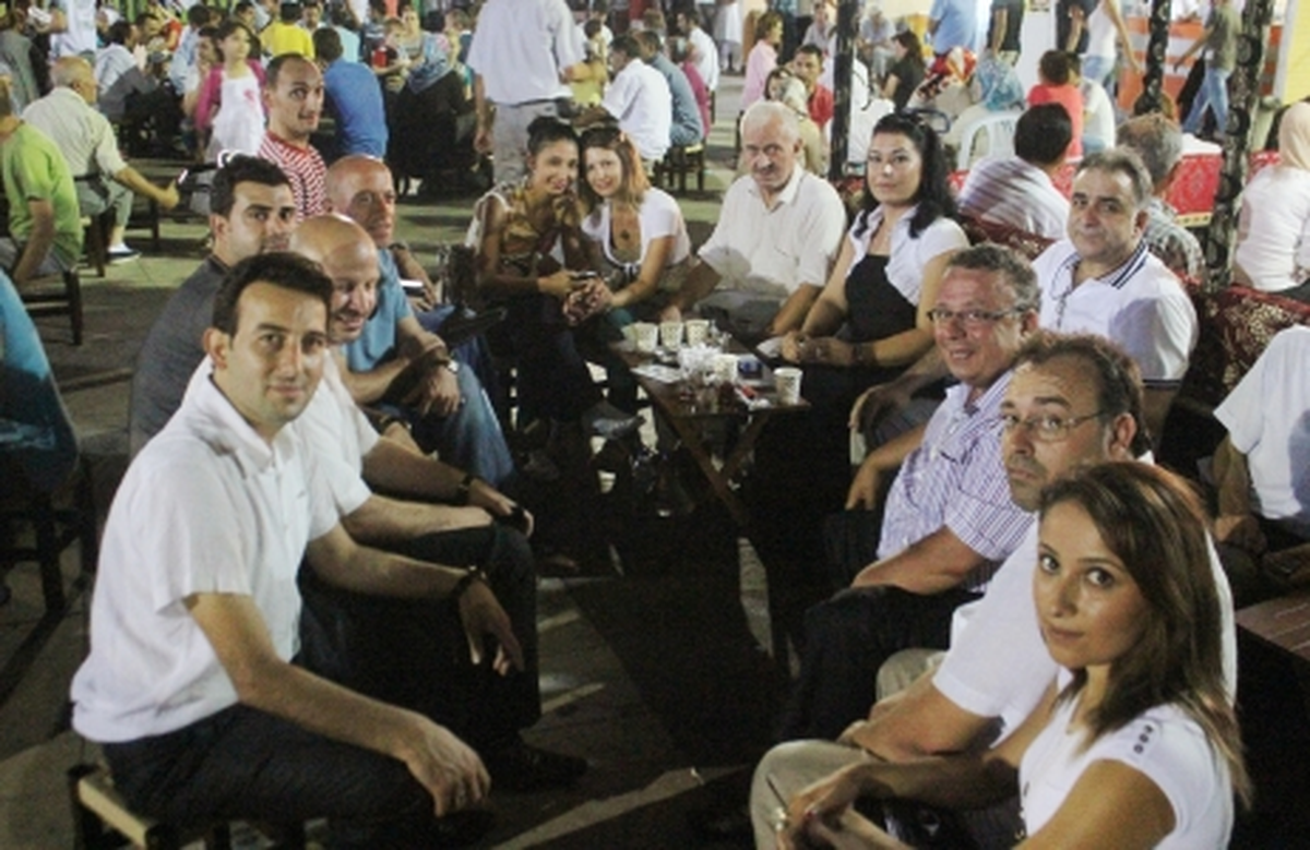 Basın Mensupları; Her Akşam Kent Meydanı\'nda