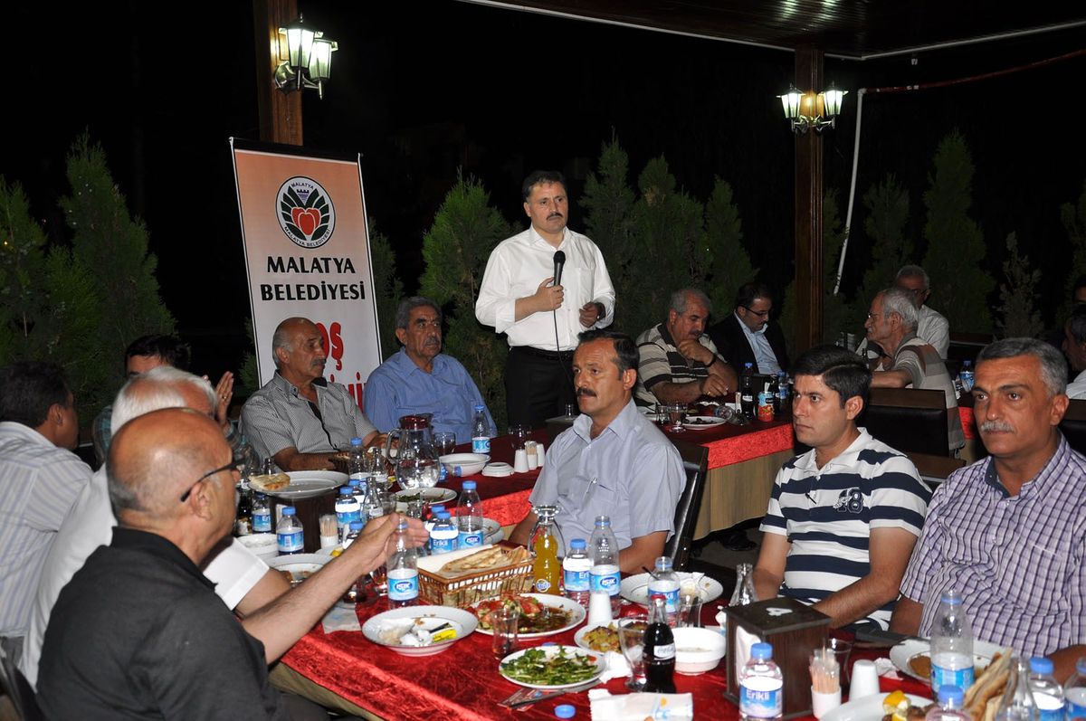 Belediyeden Muhtarlara İftar Yemeği