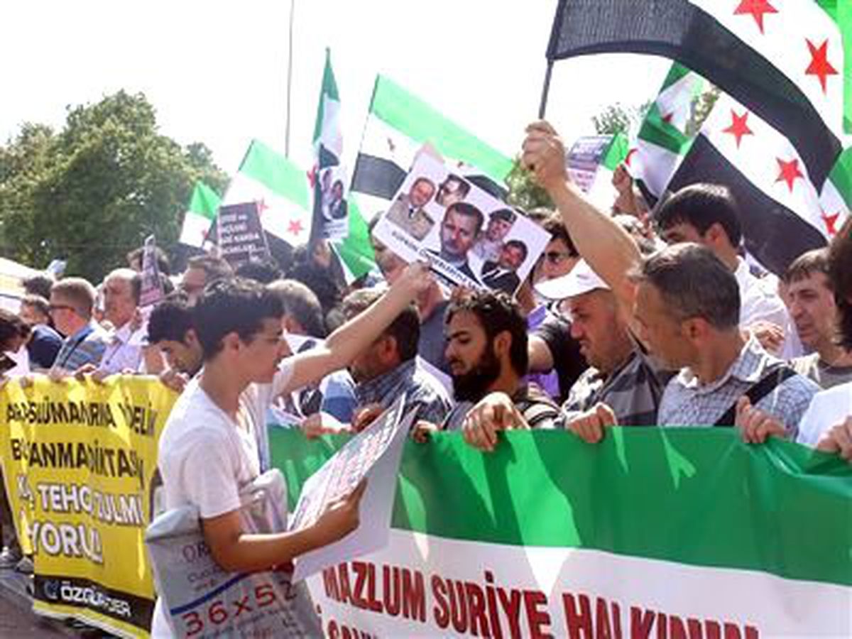 Beyazıt\'ta Arakan Protestosu